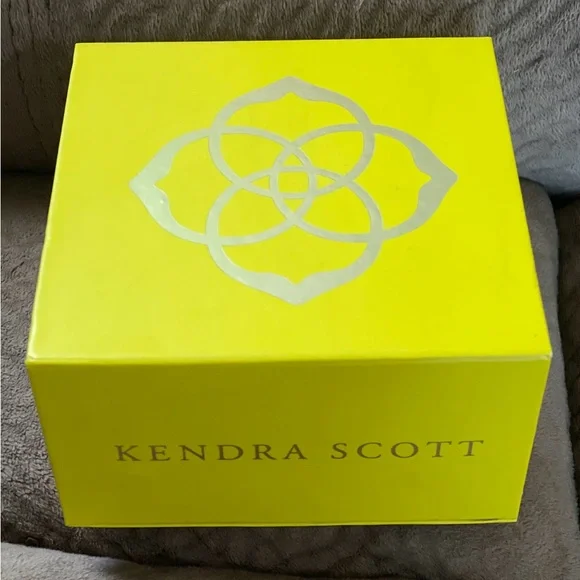 Kendra Scott Necklace Gift Box and Jewelry Bag Set - Picture 5 of 15